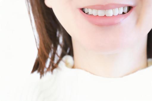 綺麗な歯の女性の写真